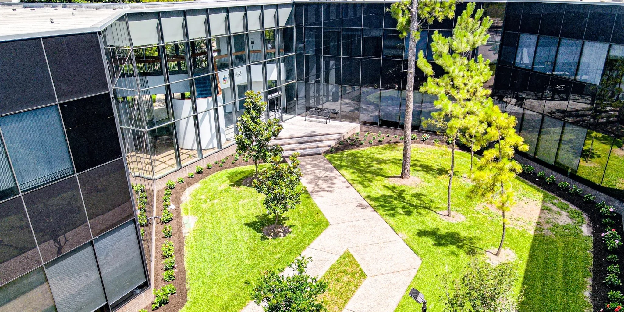 Courtyard | La Vida Laser & Aesthetics Institute in Houston, TX